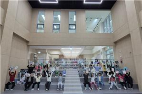 1.��ϱ���û, ����� �б��������Ż���� ������ ���ο� ����(�б� ������ �ٲٴ� ����, �л��� �޲ٰ� �ֵ��ϴ� �̷� �б���)(�Ǽ� �Ȱ��ʵ��б�_2021�� �����籸��ȭ ���)_01.jpg